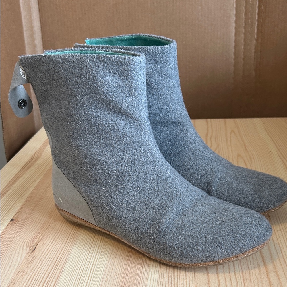 Sole wool booties size 8.5/EU 40